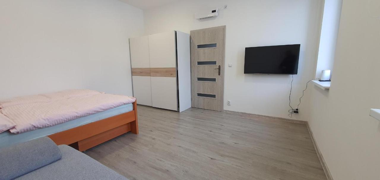 קרלובי וארי Apartment 35M2 מראה חיצוני תמונה